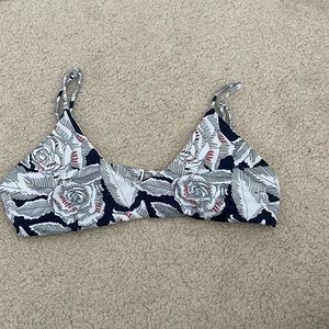 Tavik si wear bikini top